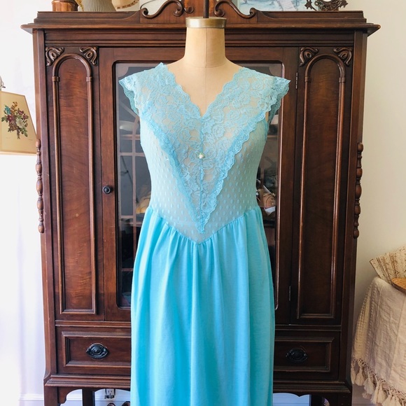 VINTAGE Victorian Mint Lace Nightgown - Picture 3 of 9